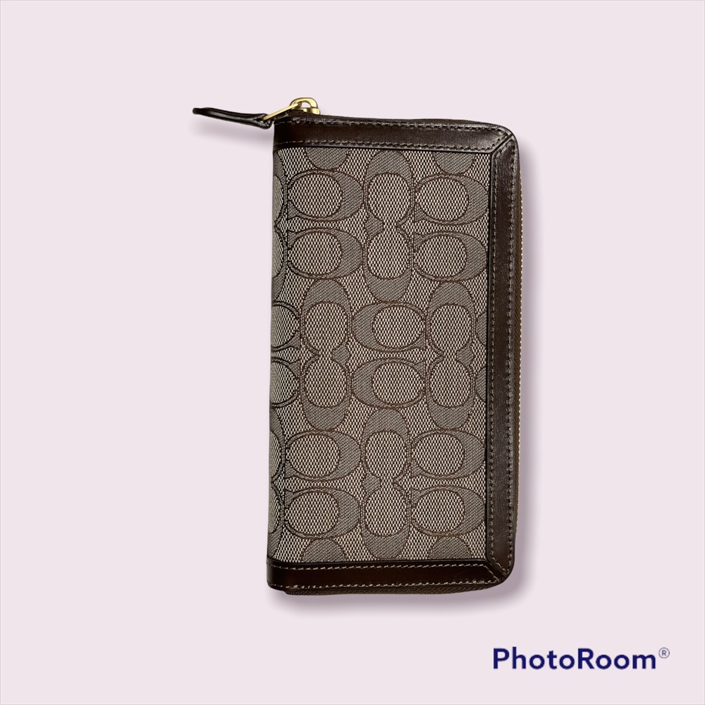 Coach Accordion Zip Wallet In Signature Jacquard